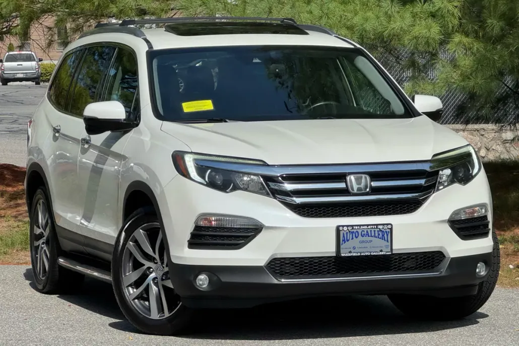 2017 Honda Pilot Touring photo 1