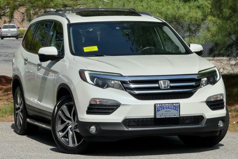 2017 Honda Pilot Touring photo 1