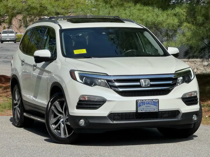 2017 Honda Pilot Touring photo 1