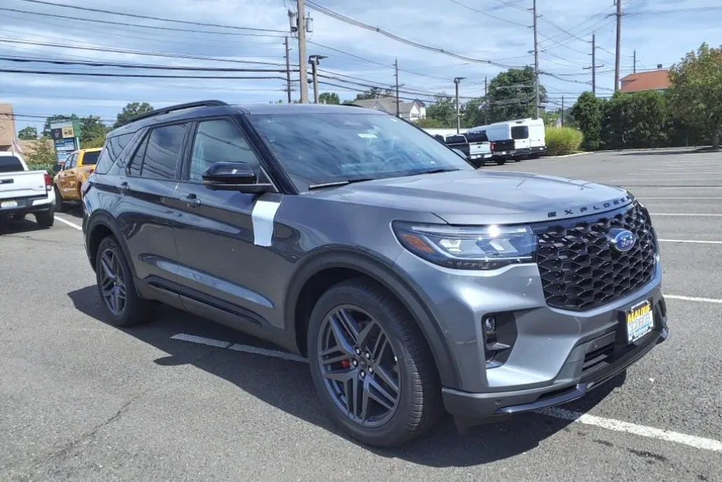 2025 Ford Explorer ST photo 1