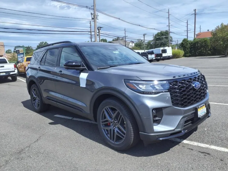 2025 Ford Explorer ST photo 1