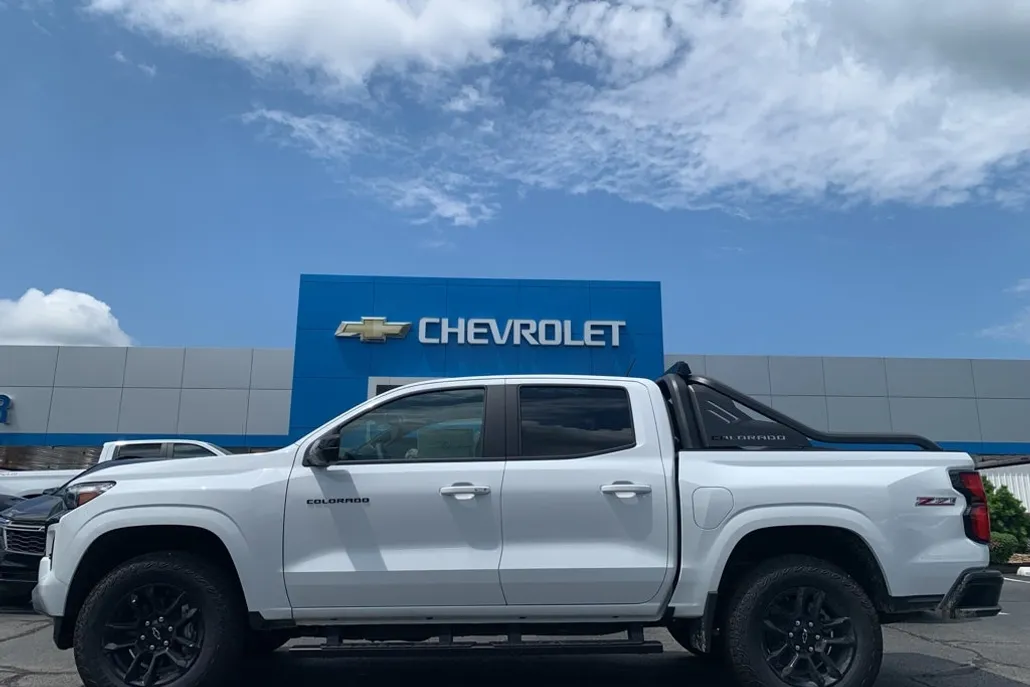 2025 Chevrolet Colorado Z71 photo 1