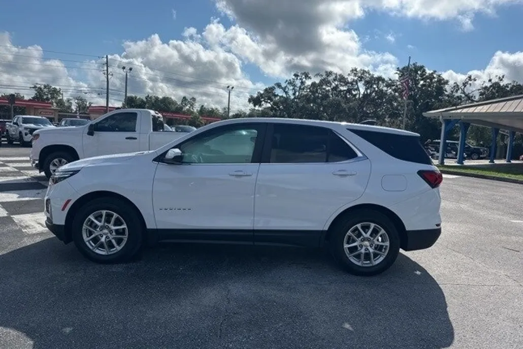 2022 Chevrolet Equinox LT photo 1