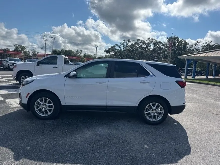 2022 Chevrolet Equinox LT photo 1
