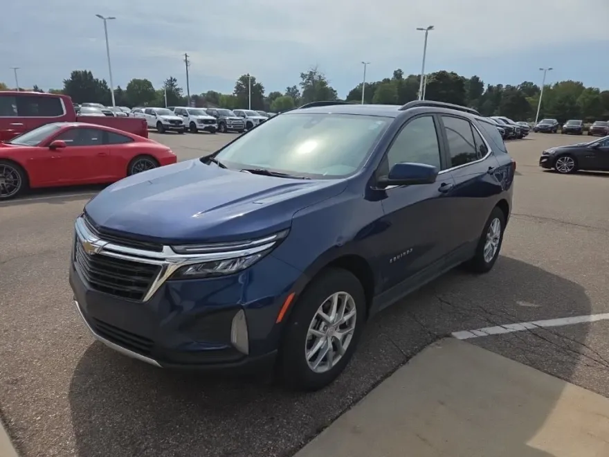 2022 Chevrolet Equinox LT photo 1