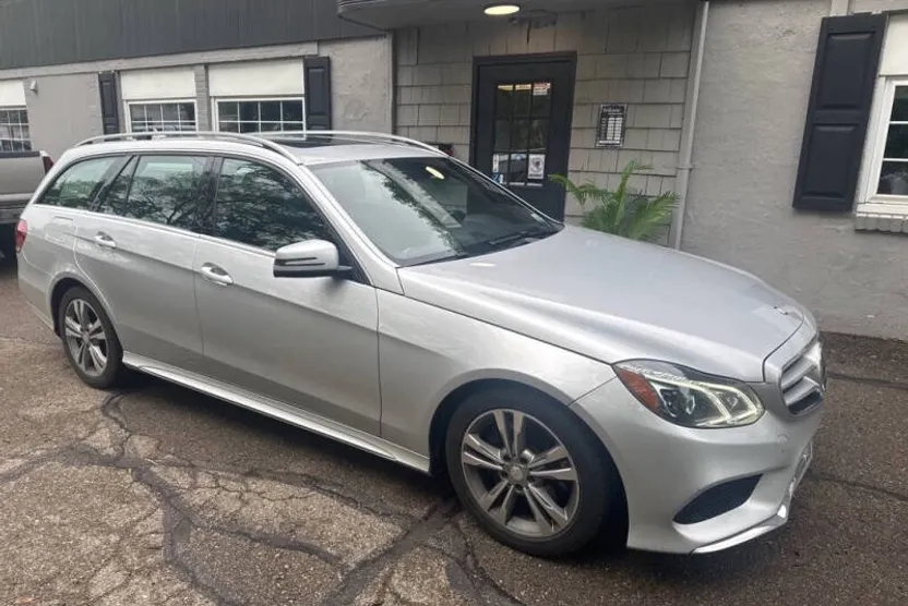 2015 Mercedes Benz E 350 4MATIC photo 1