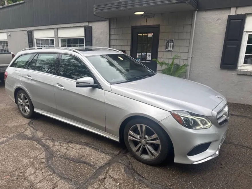 2015 Mercedes Benz E 350 4MATIC photo 1