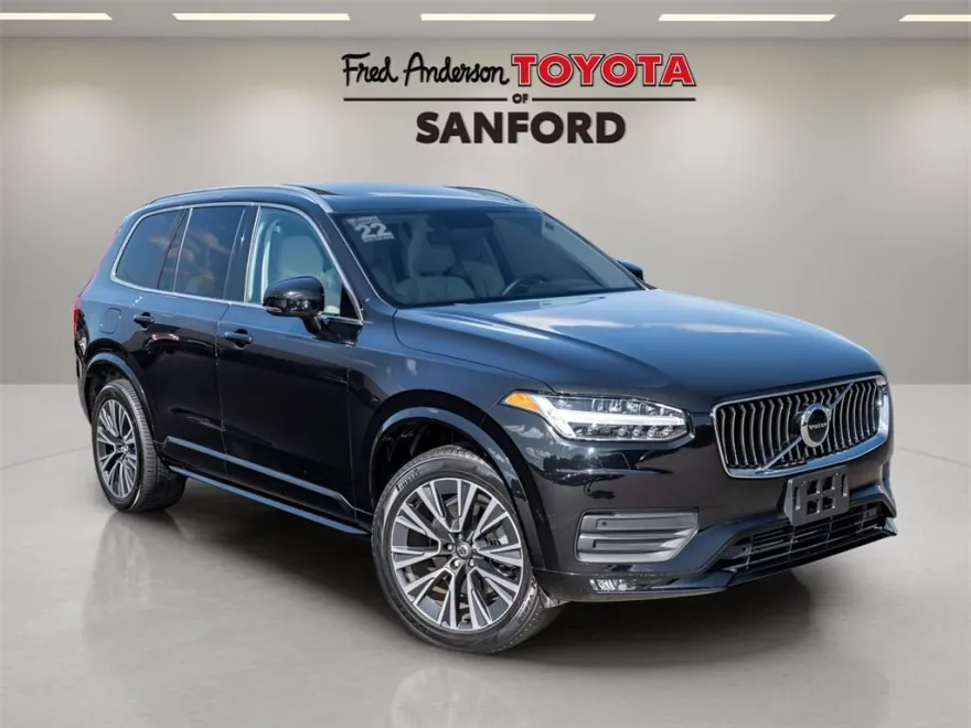 2022 Volvo XC90 T6 Momentum photo 1