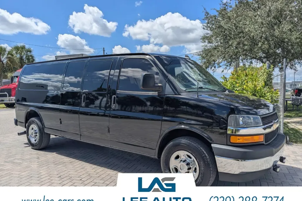 2017 Chevrolet Express 3500 LT Passenger photo 1