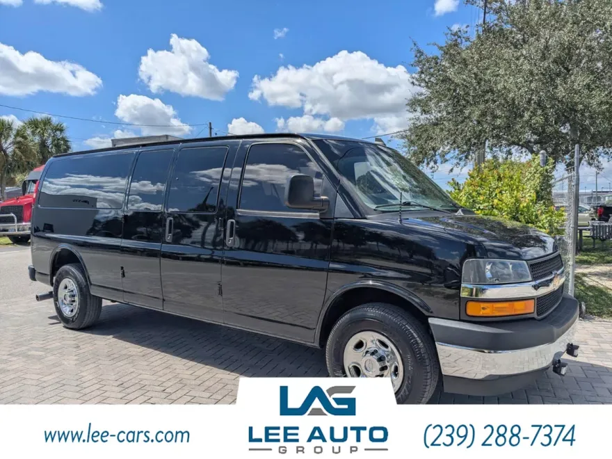 2017 Chevrolet Express 3500 LT Passenger photo 1