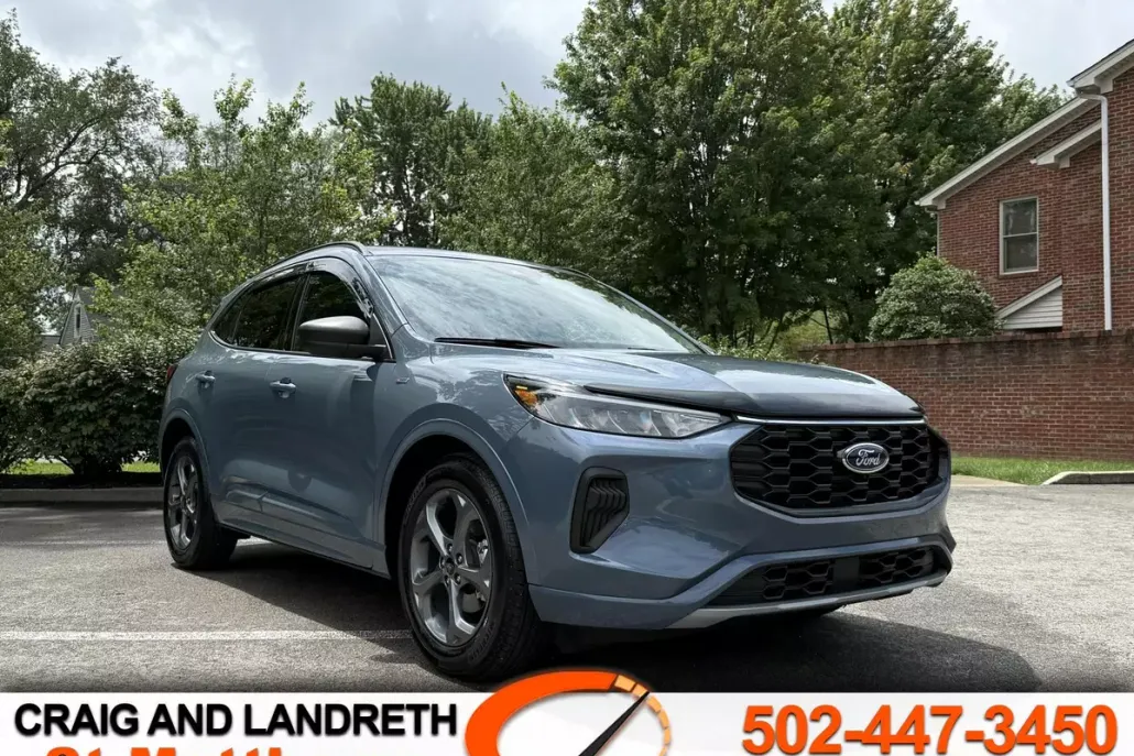 2023 Ford Escape ST-Line photo 1