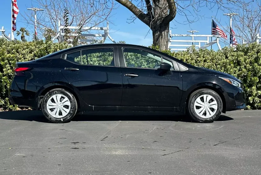 2025 Nissan Versa S photo 1