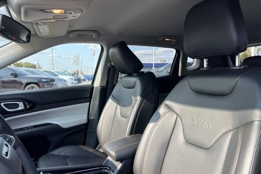 2022 Jeep Compass Limited photo 1