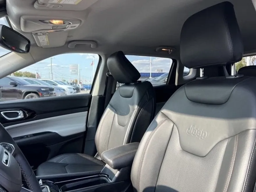 2022 Jeep Compass Limited photo 1