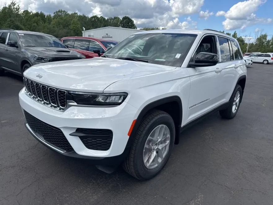 2025 Jeep Grand Cherokee Laredo X photo 1