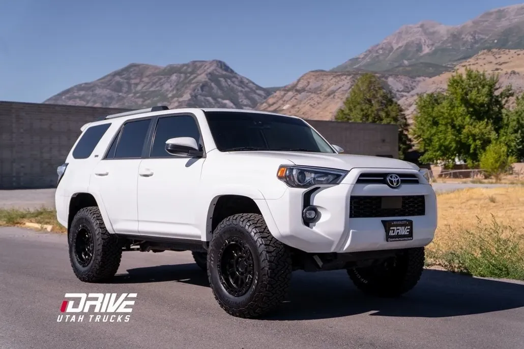 2022 Toyota 4Runner SR5 photo 1