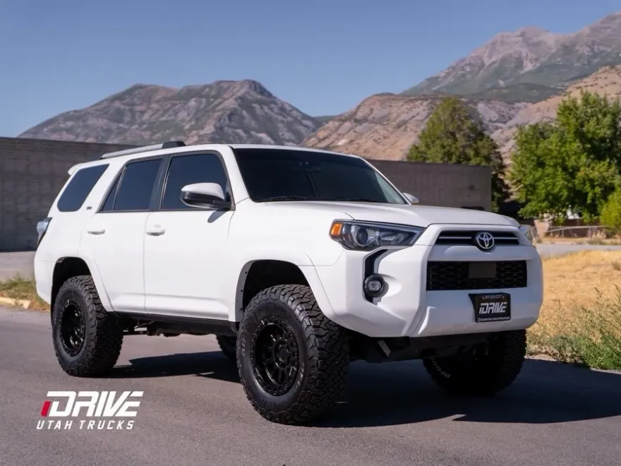 2022 Toyota 4Runner SR5 photo 1