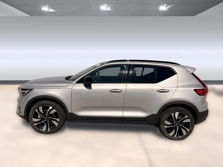 2025 Volvo XC40 Plus photo 1