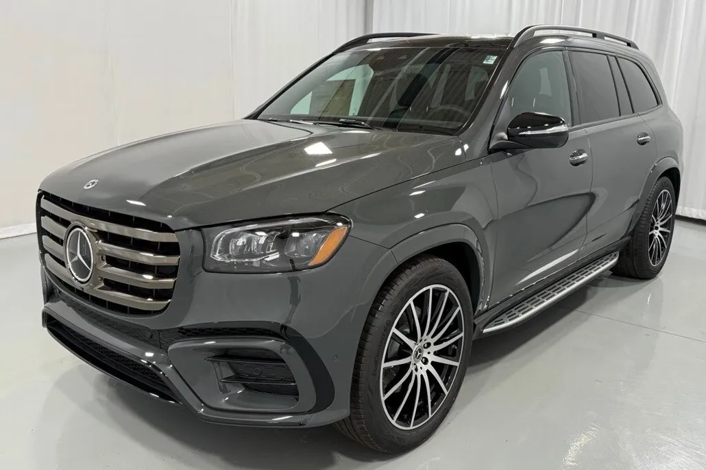 2025 Mercedes Benz GLS 450 4MATIC photo 1