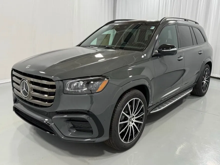 2025 Mercedes Benz GLS 450 4MATIC photo 1