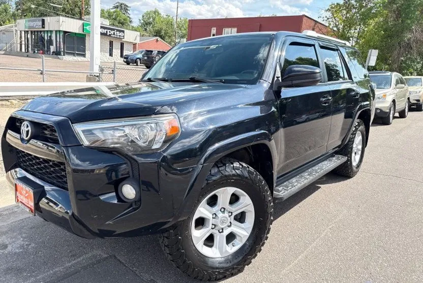 2016 Toyota 4Runner SR5 photo 1