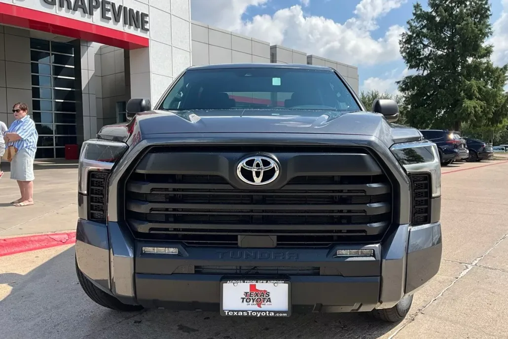 2026 Toyota Tundra SR5 CrewMax photo 1
