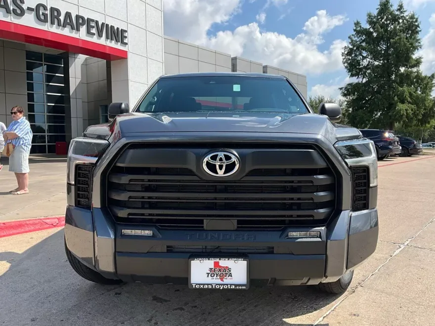2026 Toyota Tundra SR5 CrewMax photo 1