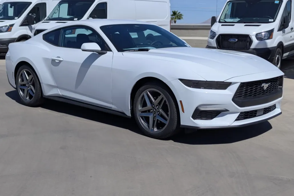 2025 Ford Mustang EcoBoost photo 1