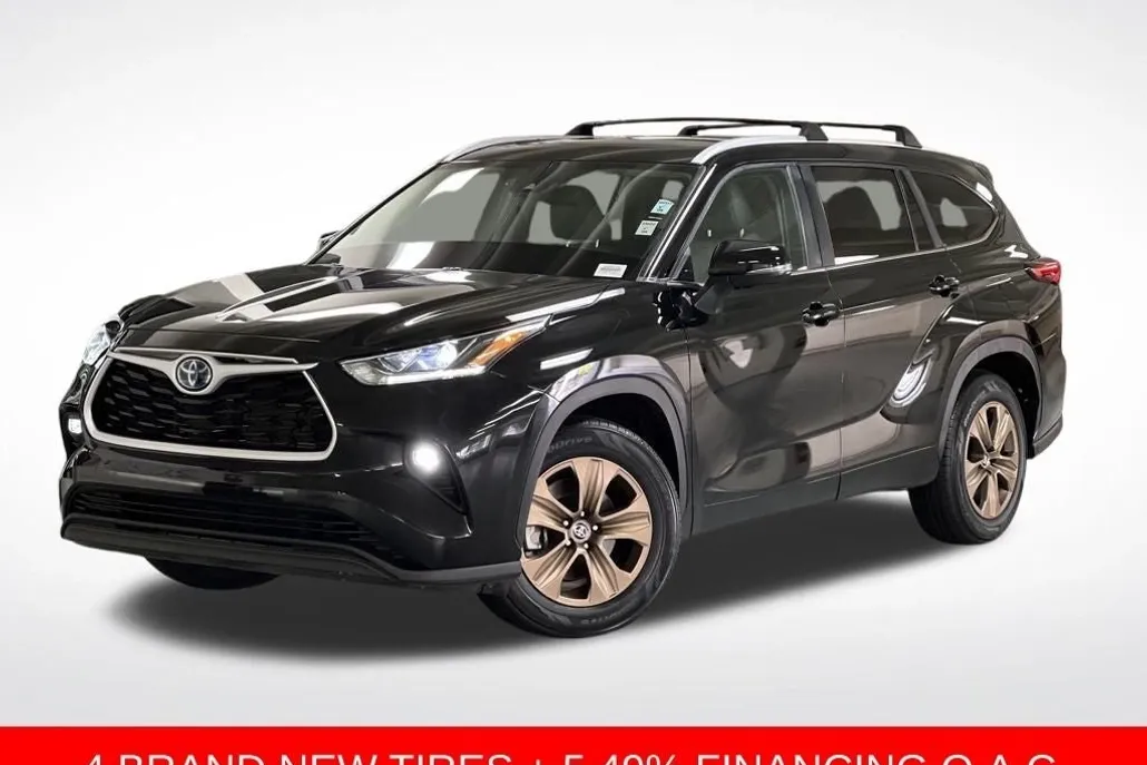 2023 Toyota Highlander Hybrid Bronze Edition photo 1