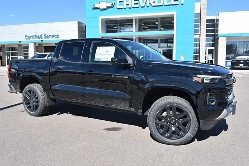 2025 Chevrolet Colorado Z71 photo 1