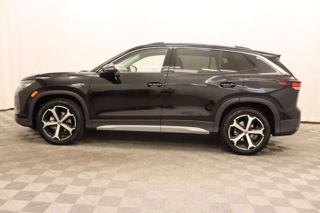 2025 Volkswagen Tiguan SE photo 1