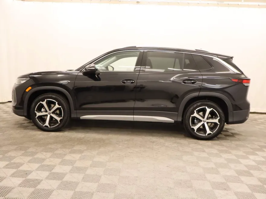 2025 Volkswagen Tiguan SE photo 1