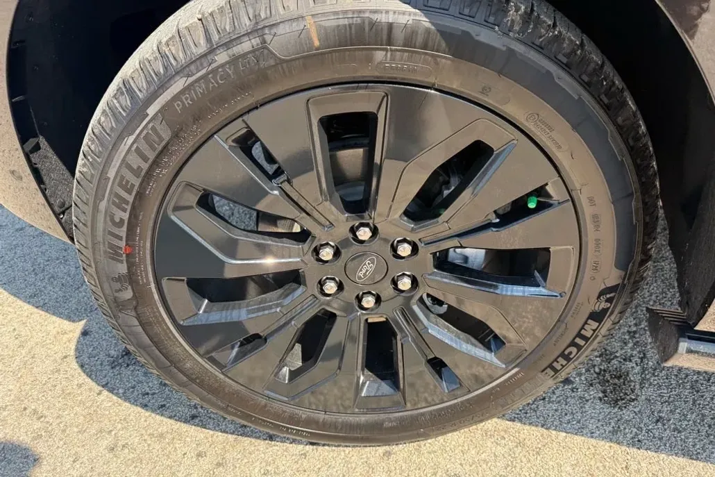 2025 Ford Expedition Platinum photo 1