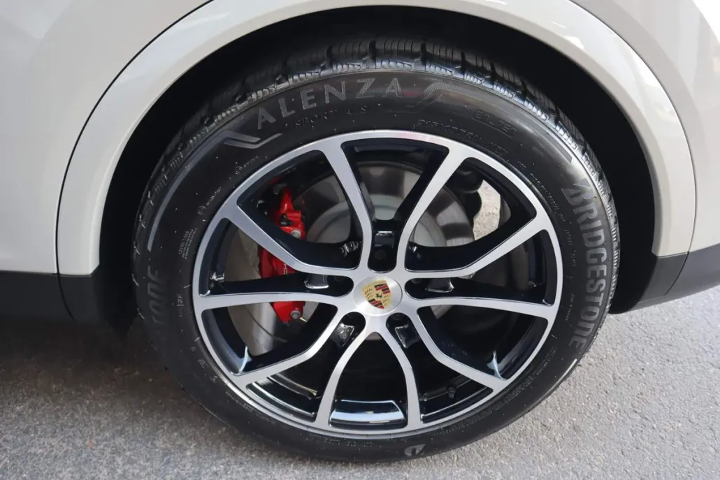 2024 Porsche Cayenne S photo 1