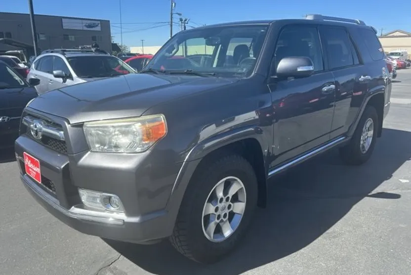 2013 Toyota 4Runner SR5 photo 1