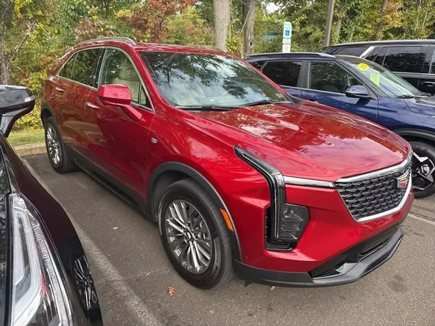 2024 Cadillac XT4 Premium Luxury photo 1