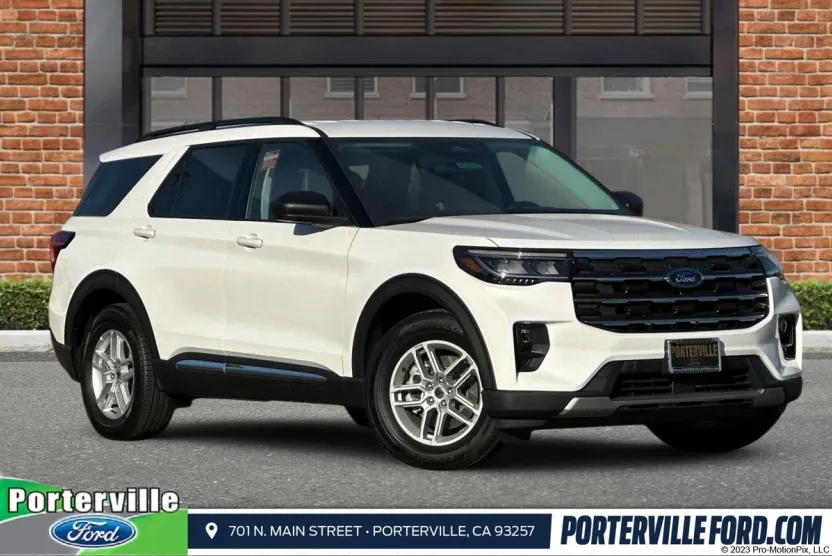2025 Ford Explorer photo 1