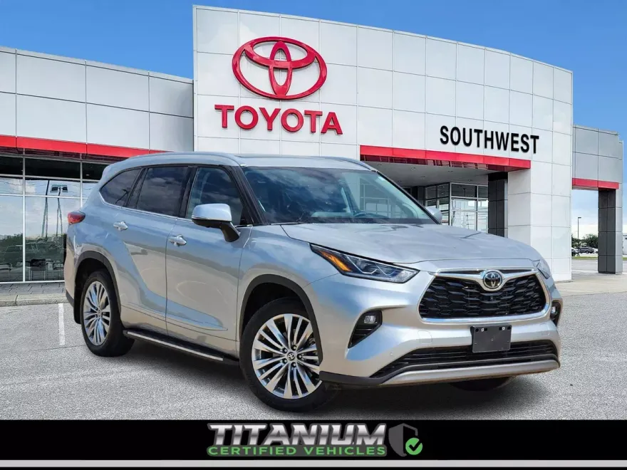 2023 Toyota Highlander Platinum photo 1