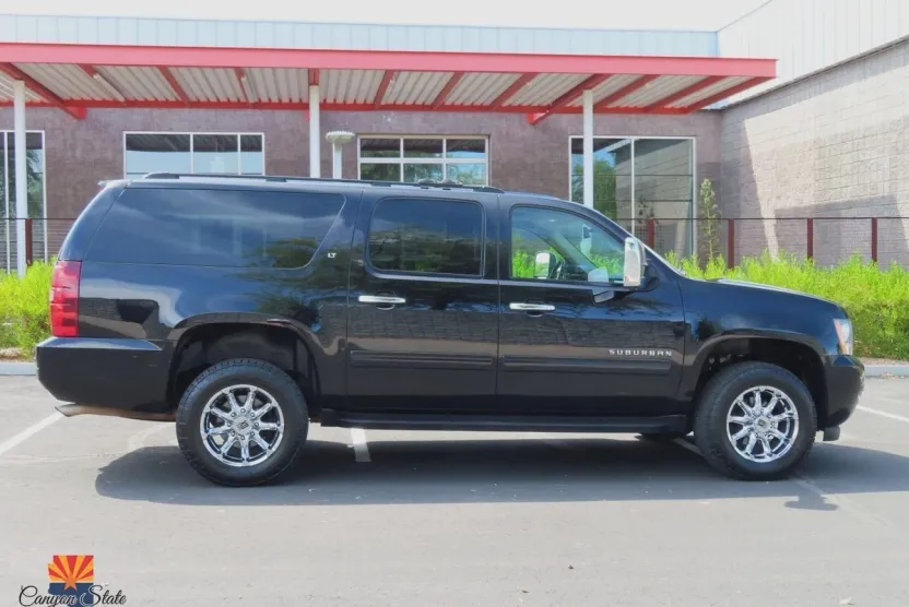 2011 Chevrolet Suburban 2500 LT photo 1