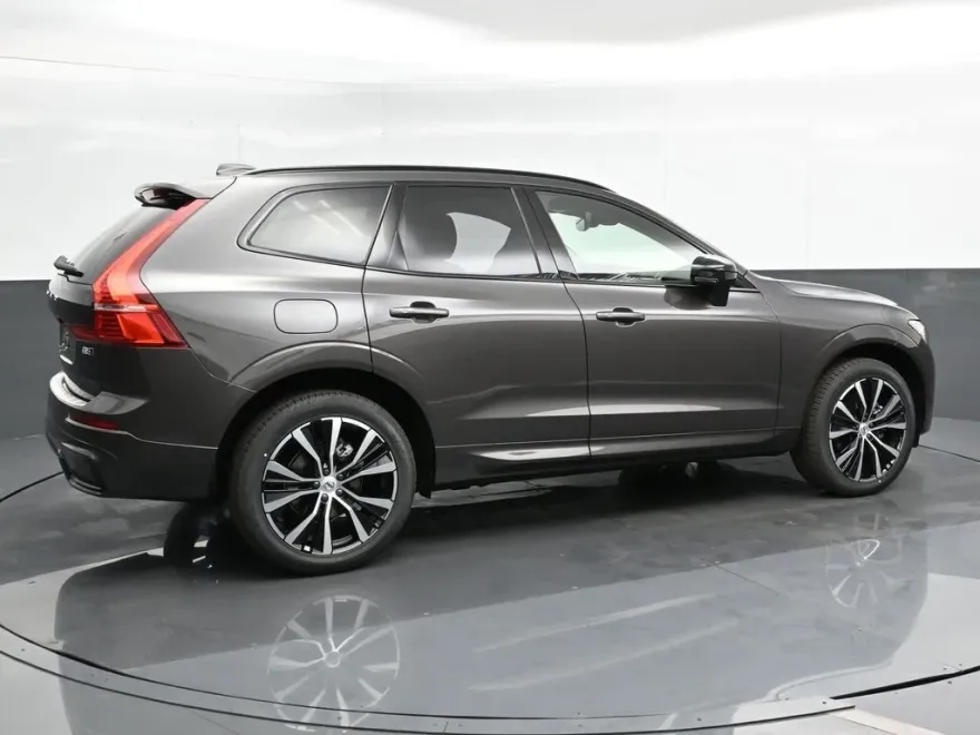 2025 Volvo XC60 B5 Plus photo 1