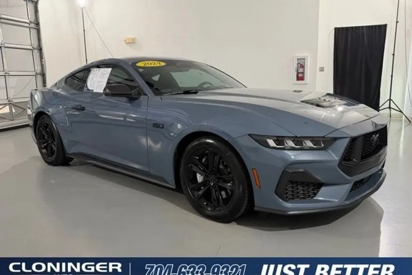 2024 Ford Mustang GT photo 1