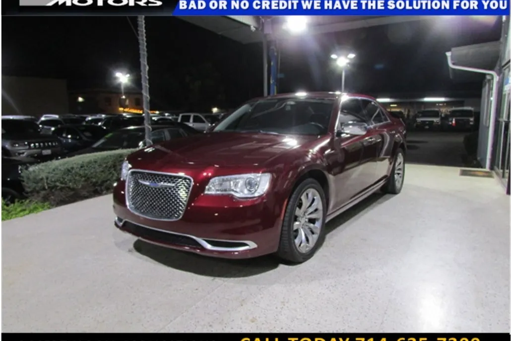 2018 Chrysler 300 Touring photo 1