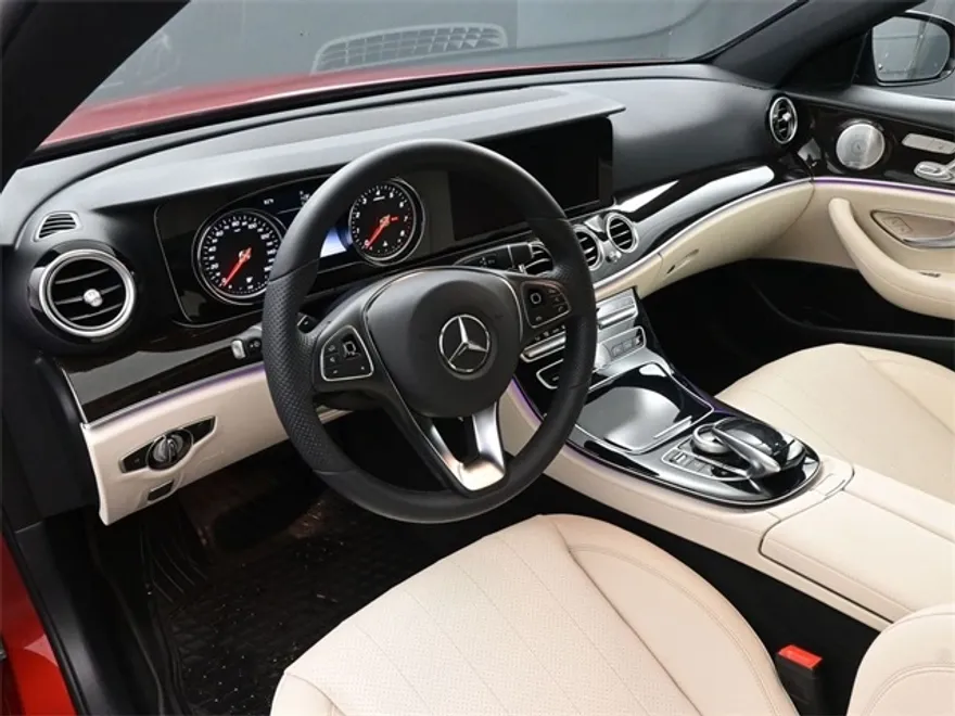 2018 Mercedes Benz E 300 photo 1