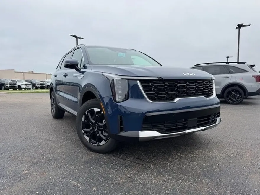2025 Kia Sorento S photo 1