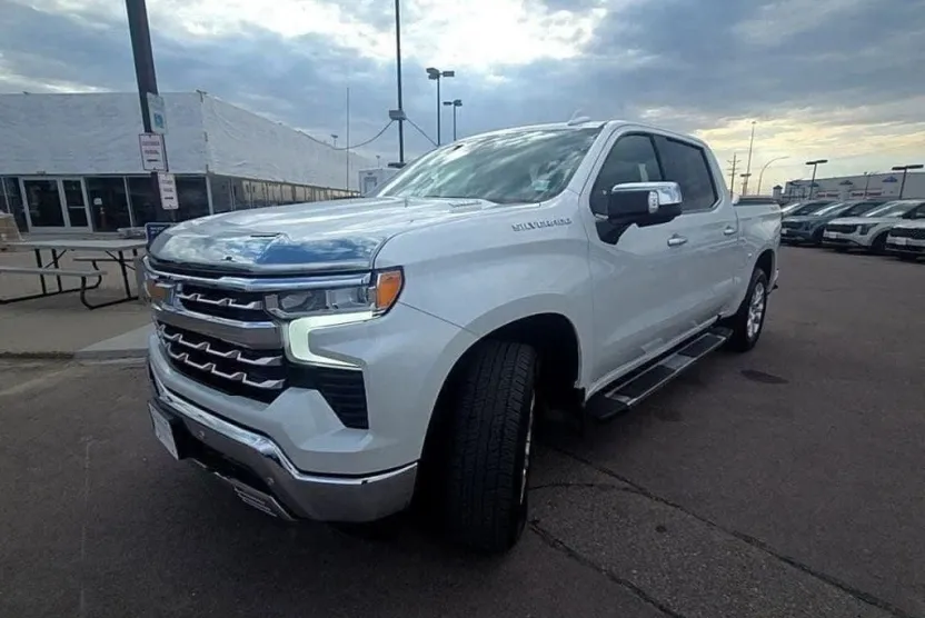 2023 Chevrolet Silverado 1500 LTZ photo 1