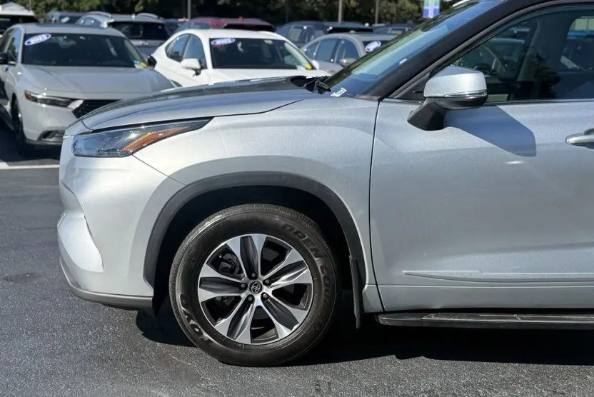 2022 Toyota Highlander XLE photo 1
