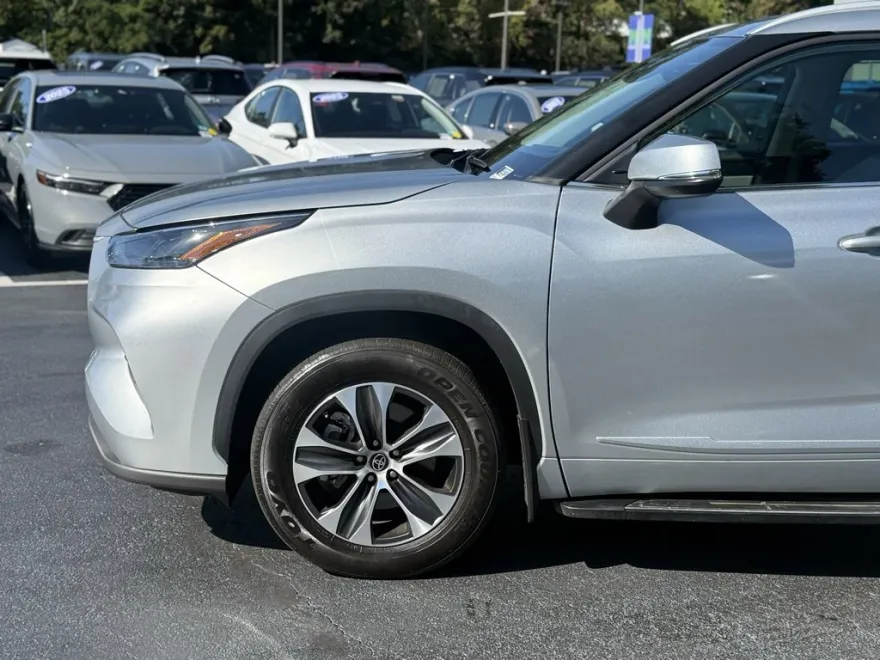 2022 Toyota Highlander XLE photo 1
