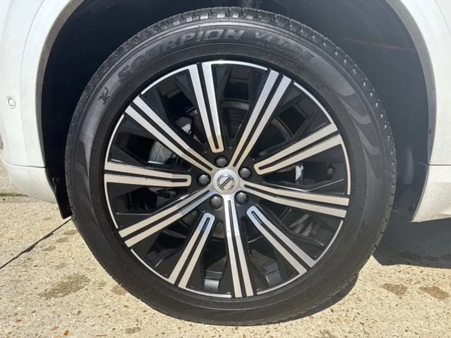 2025 Volvo XC90 B5 Plus photo 1