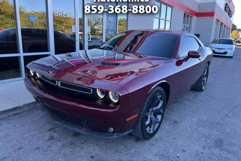 2018 Dodge Challenger SXT photo 1