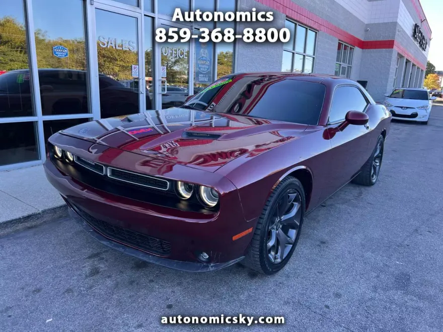 2018 Dodge Challenger SXT photo 1